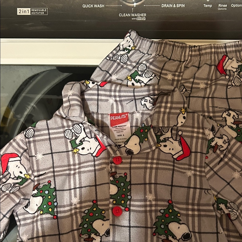 Peanuts Gray Pajama Set with Snoopy and Festive Design